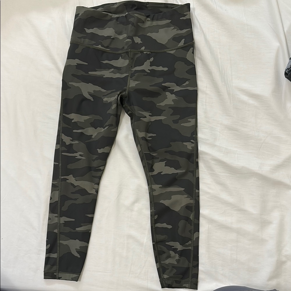 Athleta Ultimate 7/8 tight